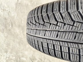 Predám zimné pneumatiky Hankook 225/60R17 - 5