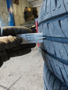 Predám dodávkové 235/65 R16C letné Michelin - 5