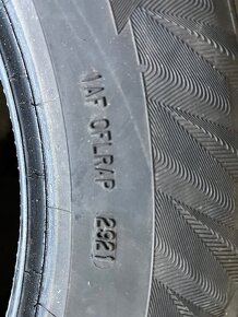 Predám zimné pneu 235/60R18 Nordica - 5