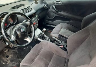 náhradne diely na: Alfa Romeo GT 1.9 Mjtd 110kw 150ps manuál - 5