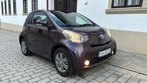 Toyota IQ - 5