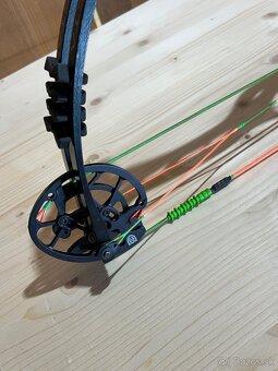 Kladkovy Luk Hoyt Invicta 2021 LH - 5