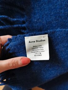 Tmavomodrý Acne Studios šál 200 x 70 cm nový - 5