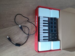 AKAI MPKmini - 5