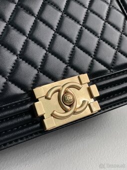 Kabelka Chanel Medium Boy Black/Gold Caviar RHW - 5