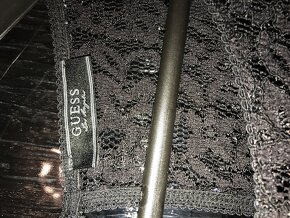 GUESS originál krajové saty S/M - 5