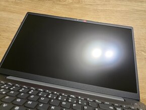 Lenovo ideapad 3 15.6 palcovy s 8gb ram a 256gb ssd diskom v - 5