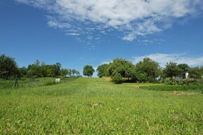 Slnečný pozemok na výstavbu rodinného domu v Rosine - 1465m2 - 5