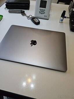 Macbook Air 13" M1 SK Vesmírne sivý 2022 - 5