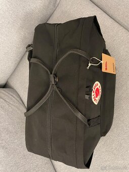 Predám batoh značky Fjällräven Kanken Weekender Black - 5