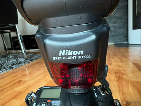 Predám digitálnu zrkadlovku Nikon D7000 - 5