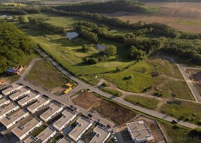 STAVEBNÝ POZEMOK POD LESOM, NAD GOLFOVÝM IHRISKOM, MALÁ IDA, - 5