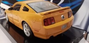 Modely 1:24 FORD Mustang GT 2006 +Maserati - 5