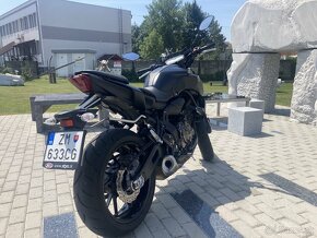 YAMAHA MT 07 - 5