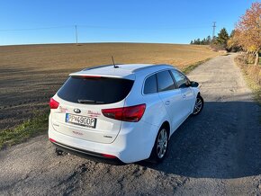 KIA Ceed Sporty Wagon 1.6 CRDi GOLD - 5