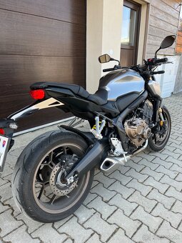 Honda CB650R 2022 35kW 3475km +2x prilba +1x tankvak - 5