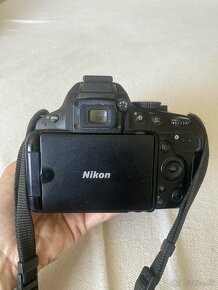 Nikon D5100 s objektívom 18-105 - 5