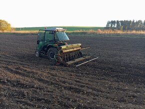 Predám poľnohospodárske stroje všetko spolu. - 5