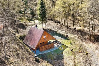 Murovaná chata pri lese s výhľadom na rybník Sklené Teplice - 5