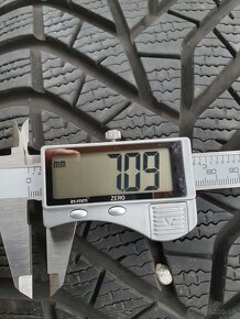 Predám zimné pneu Yokohama 235/55 R18 - 5