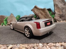 Prodám model 1:18 Cadillac XLR - 5