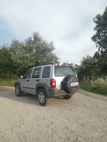 JEEP CHEROKEE KJ - 5