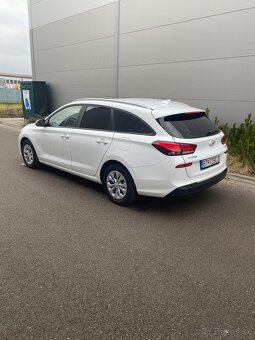 2021 Hyundai i30 CW Kombi 1.6 CRDi Family odpočet DPH - 5