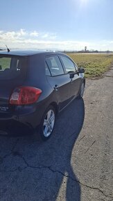 Predám Toyotu Auris 2,2 diesel 130 kw 170 koni - 5