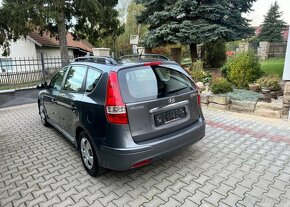 Hyundai i30 CW 1,4i CVVT , Klima benzín manuál 80 kw - 5