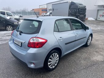 Toyota Auris 1.3 benzín 73kw 2012 - 5