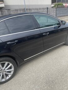 Volkswagen Passat Sedan - 5