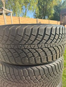 Predám zimné pneu Kumho 235/40 R19 - 5