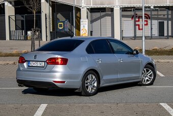 Volkswagen Jetta 2.0 TDI Highline - 5