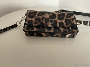 Taštička na mobil DKNY vzor LEOPARD - 5