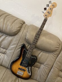 Squier Jaguar Bass - 5