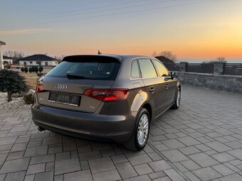 Audi A3 1.6TDI DSG Sportback - 5