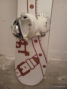 154 cm pekny damsky snowboard B by BURTON + viazko FLOW - 5