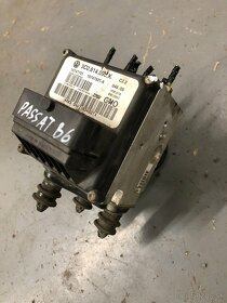 vw passat b6  alternator klimakompresor štarter zamok abs - 5