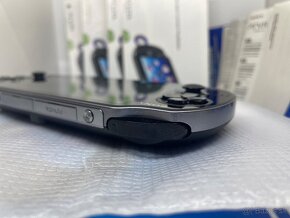 PS VITA PCH-1004 - 5