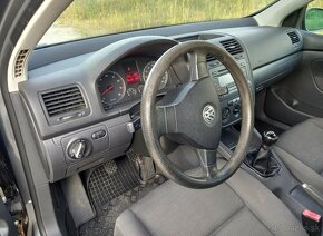 Vw golf 5 1.4 benzín 55kW. - 5