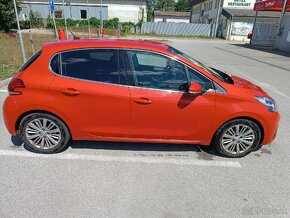 Peugeot 208 - 5