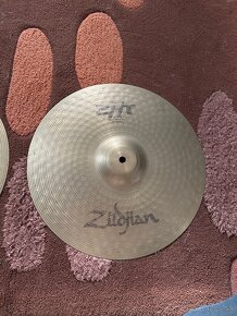 Zildjian ZHT hi hat 14” činely - 5