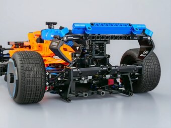 LEGO Technic Pretekárske auto McLaren Formula 1™ 42141 - 5