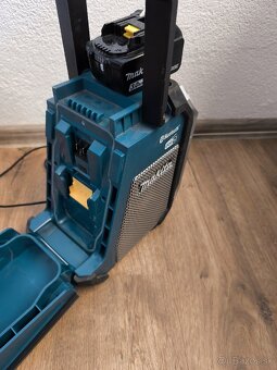 Stavebné rádio Makita DMR 115 s akumulátorom - 5