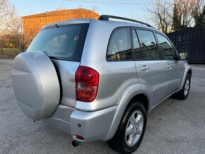 TOYOTA RAV4 2.0 D-4D - 5