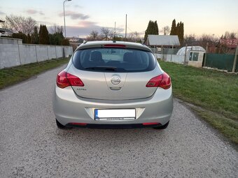 Opel Astra J 1.4 16v 74-Kw (101Ps) Comfort-line Rezervovane - 5