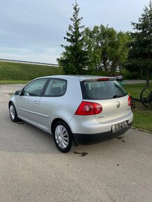 Volkswagen Golf 5 Comfort = 1.6 FSI, 85kW, Benzin = - 5