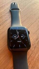 Predam hodinky Apple Watch 7 - velkost 45mm, cierne - 5