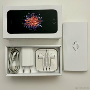 Apple iPhone SE Space Gray 64 GB - 5