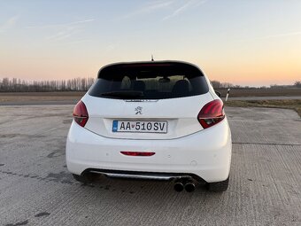 Peugeot 208 GTi - 5